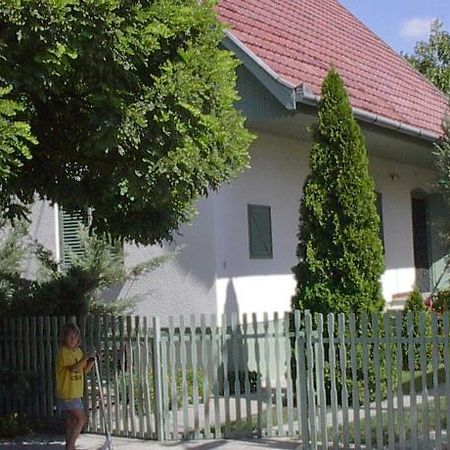 Babarczi Ueduelohaz Apartment Kiskunmajsa Bilik gambar