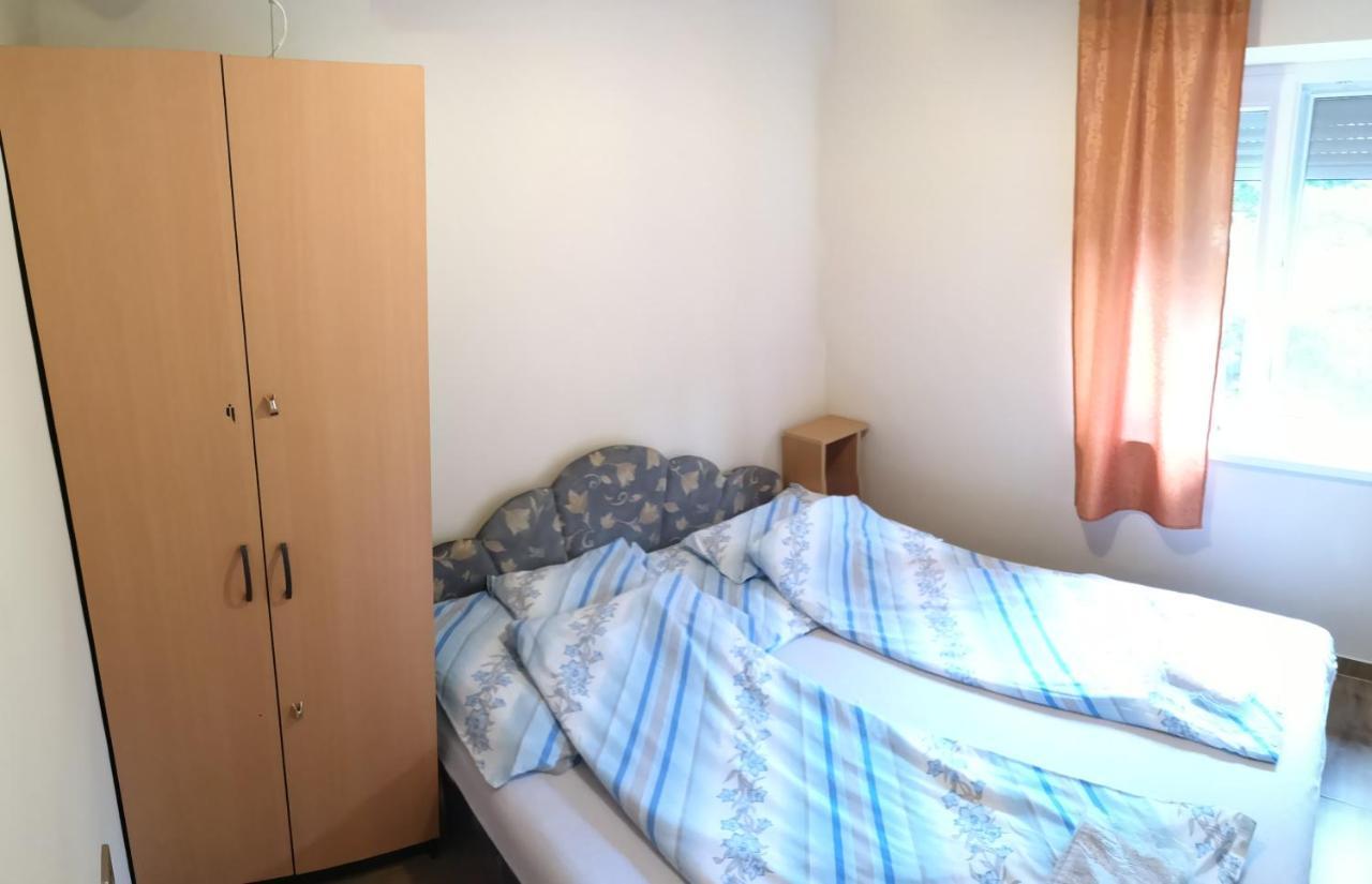 Babarczi Ueduelohaz Apartment Kiskunmajsa Luaran gambar