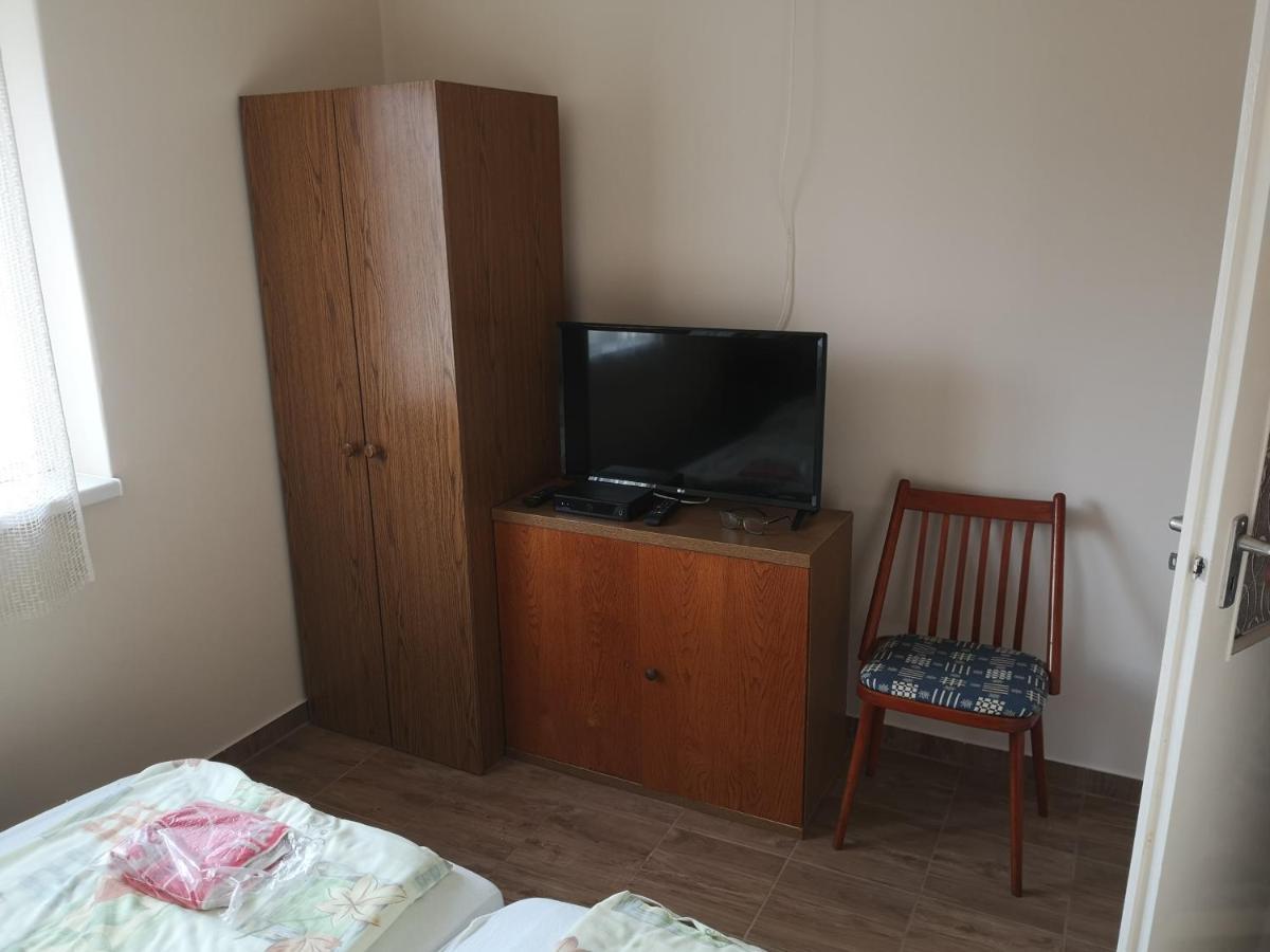 Babarczi Ueduelohaz Apartment Kiskunmajsa Luaran gambar