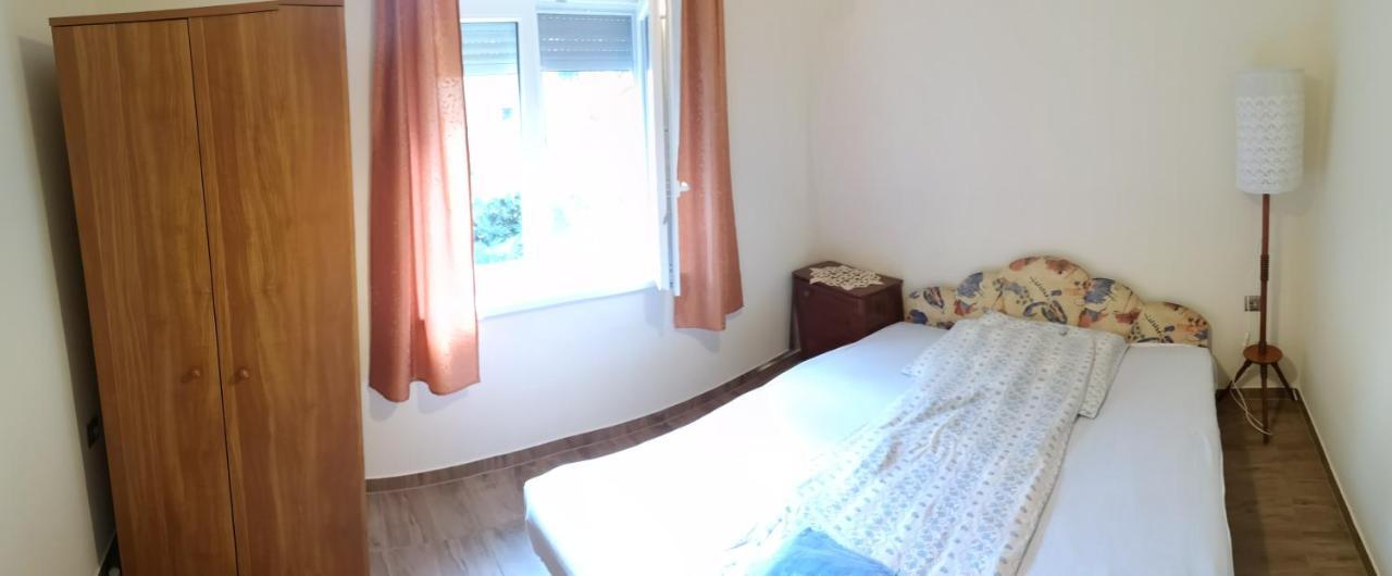 Babarczi Ueduelohaz Apartment Kiskunmajsa Luaran gambar
