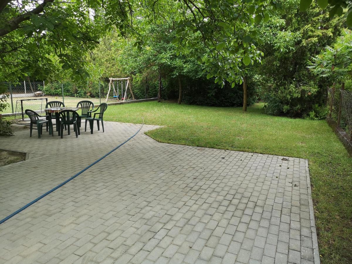 Babarczi Ueduelohaz Apartment Kiskunmajsa Luaran gambar