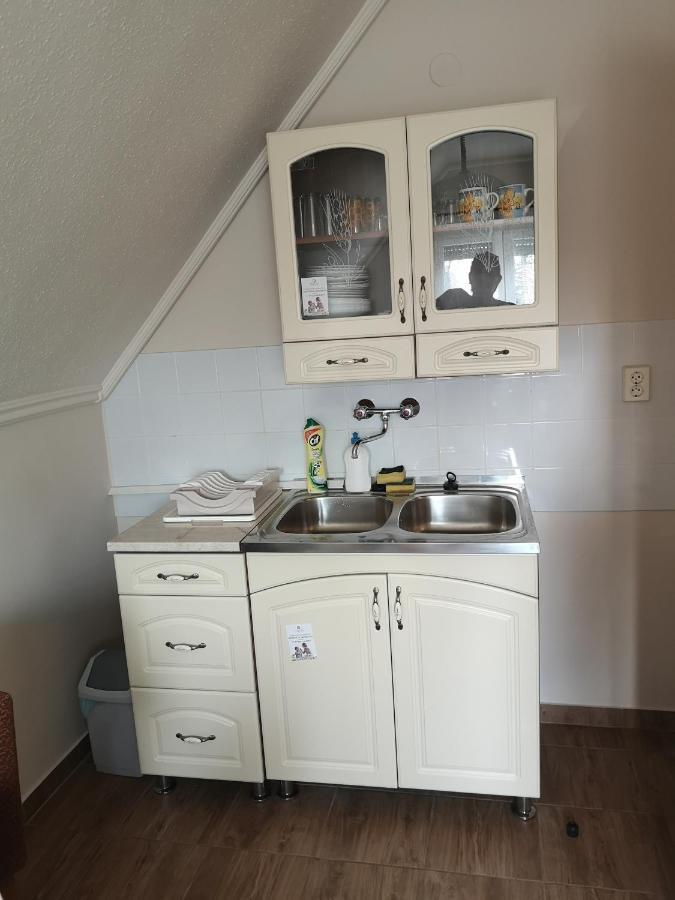 Babarczi Ueduelohaz Apartment Kiskunmajsa Luaran gambar