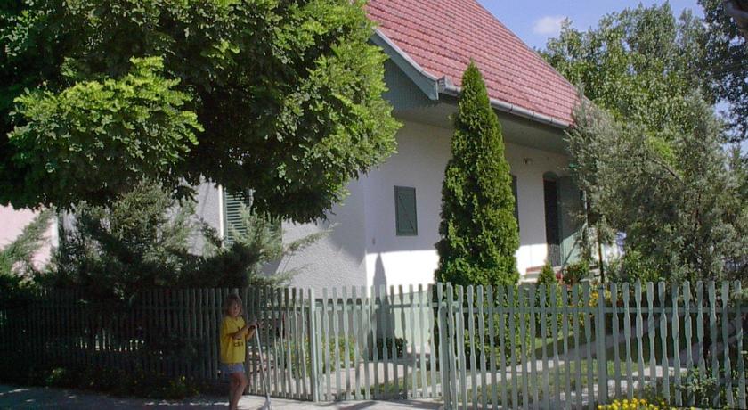 Babarczi Ueduelohaz Apartment Kiskunmajsa Bilik gambar